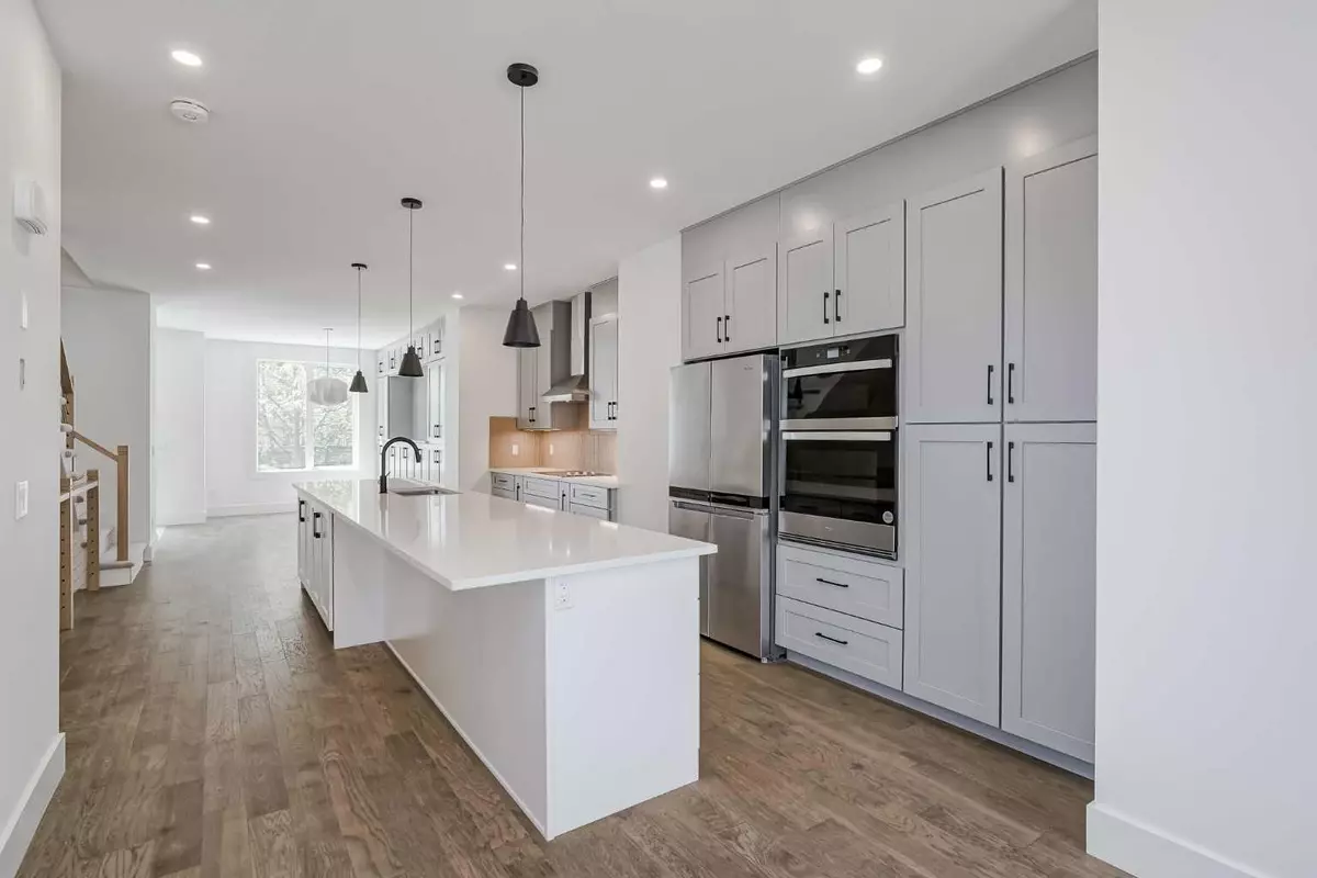 Calgary, AB T2M2K6,436 28 AVE Northwest