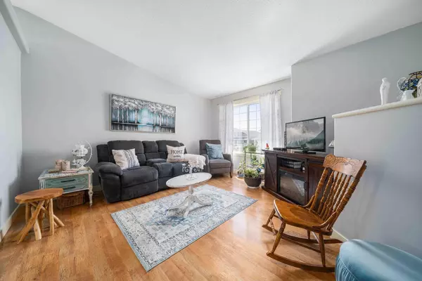 Medicine Hat, AB T1C2A8,60 Terrace Close NE