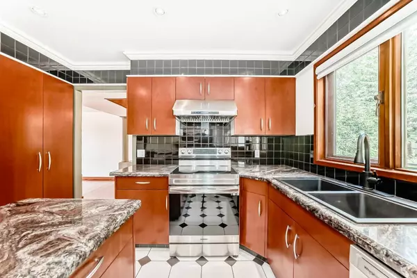Calgary, AB T3L 1T7,313 Scandia Bay Northwest