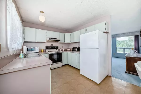 Calgary, AB T3J1B3,276 Fallswater RD NE