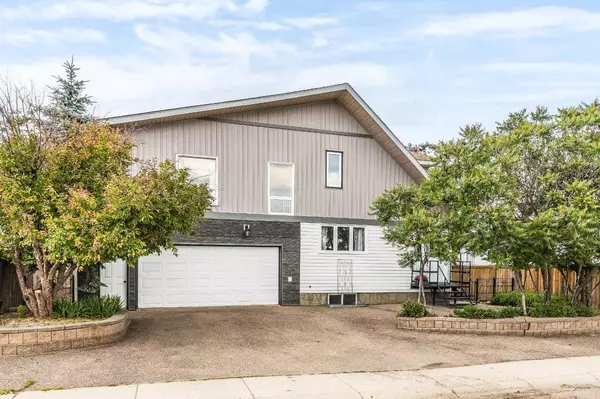 914 3 ST SW, Redcliff, AB T0J 2P0