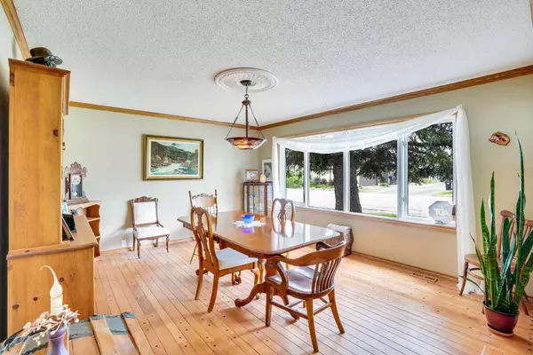 Calgary, AB T2J4W2,956 Parkvalley WAY SE