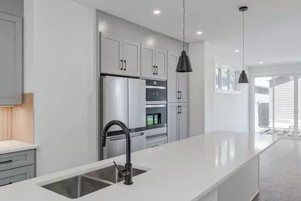 Calgary, AB T2M2K6,436 28 AVE NW