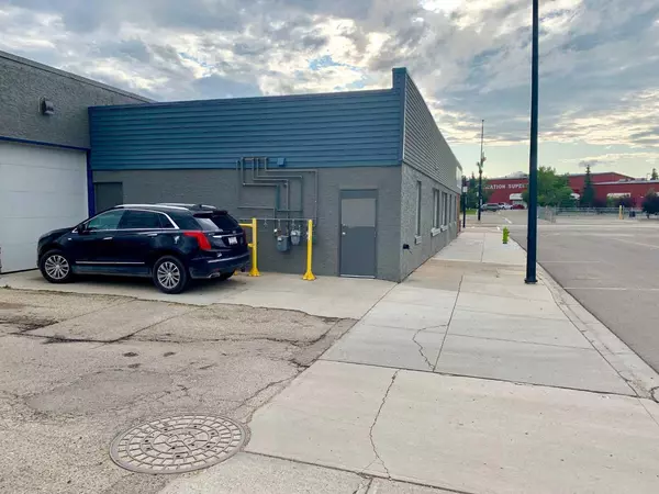 Red Deer, AB T4N4B4,5229 50 AVE #102