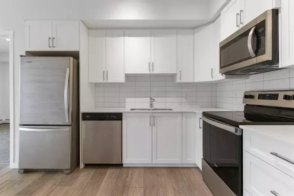 Calgary, AB T3R 1T7,3727 Sage Hill DR NW #3108
