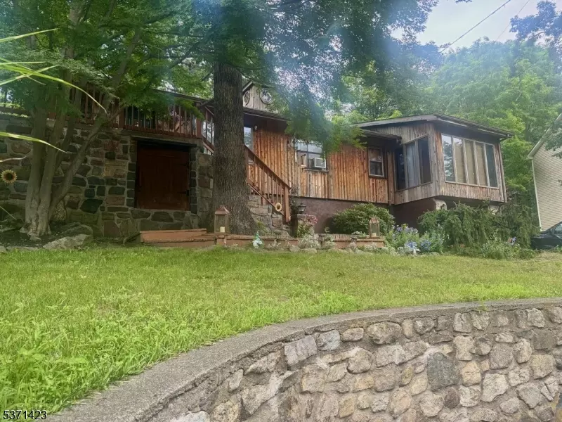 Hopatcong Boro, NJ 07821,543 Lakeside Ave