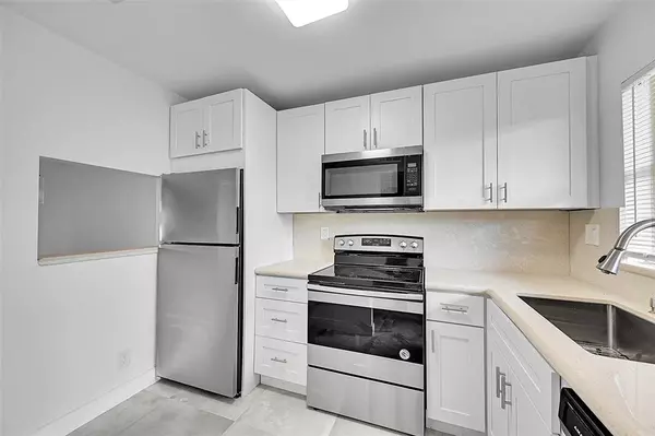 Sunrise, FL 33322,9761 Sunrise Lakes Blvd #301
