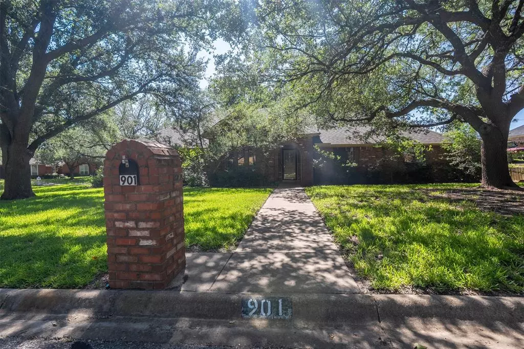 Cleburne, TX 76033,901 Thurman Street