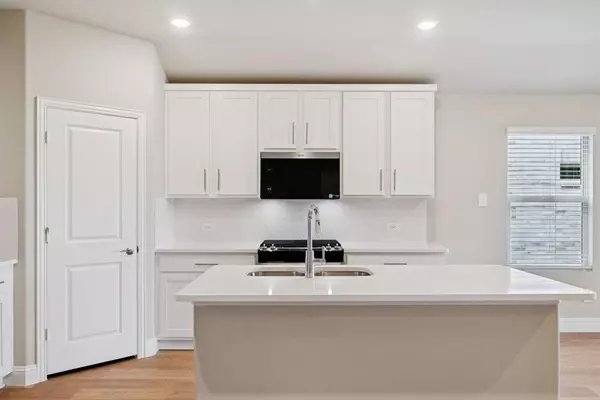 6628 Valley Lake Lane, Fort Worth, TX 76036
