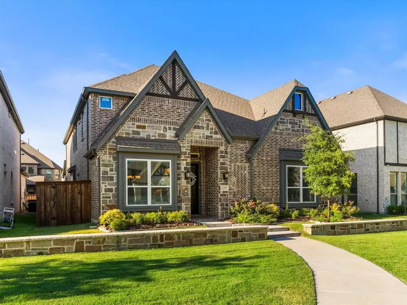12556 Royal Oaks Lane, Farmers Branch, TX 75234