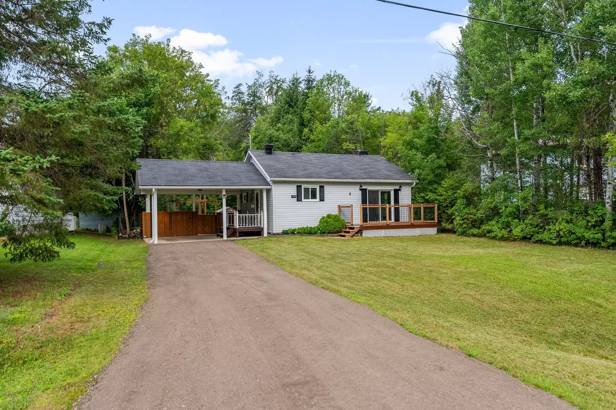Petawawa, ON K8H 2Y9,4 Biesenthal RD