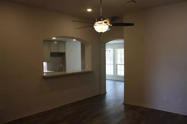 Lacy Lakeview, TX 76705,1021 Hooks Avenue