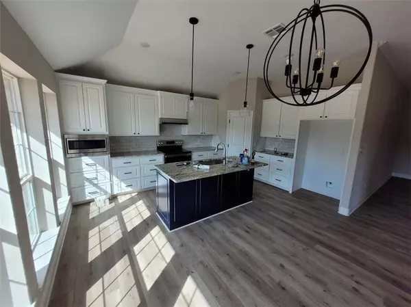 Lacy Lakeview, TX 76705,647 Mesquite Tree Road