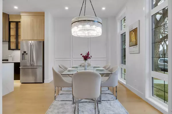Calgary, AB T2M 2A9,646 25 AVE NW