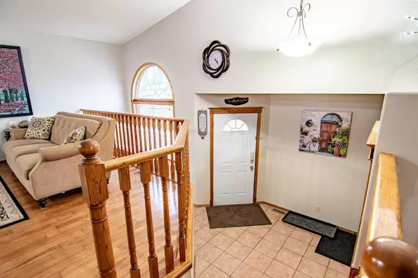 Red Deer, AB T4R2M7,3 Doran CRES