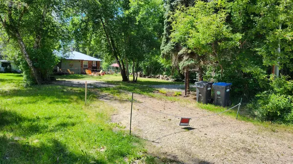 Sylvan Lake, AB T4S 1X9,5040 47 ST