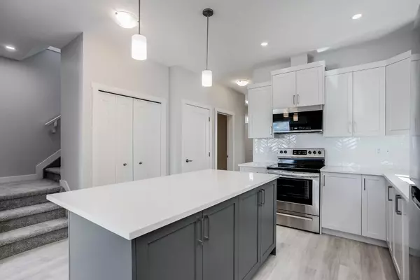 Airdrie, AB T4B 4L2,461 South Point GLN SW
