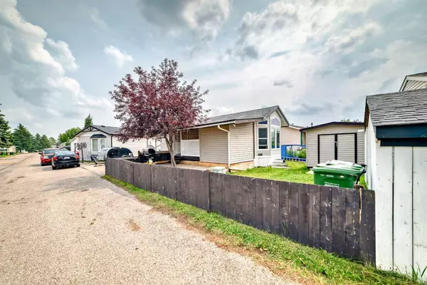 Calgary, AB T3B 5N7,3223 83 ST Northwest #507