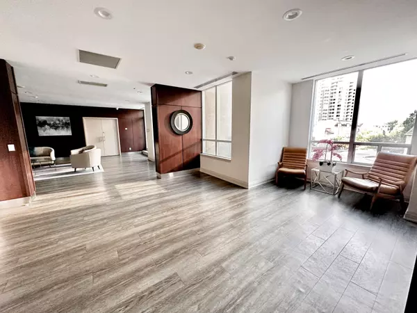 17 Barberry PL #1112, Toronto C15, ON M2K 3E6