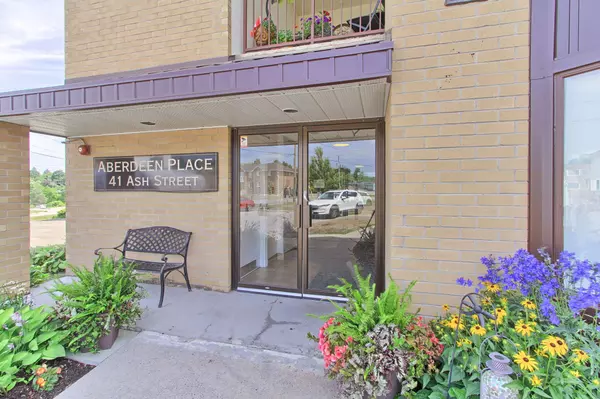 Uxbridge, ON L9P 1E2,41 Ash ST #103