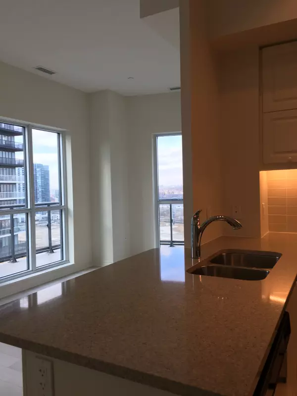Toronto W06, ON M8V 0H1,39 Annie Craig DR #505
