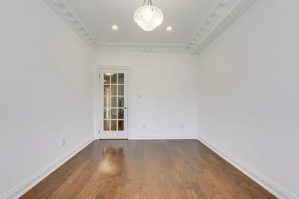 Mississauga, ON L5M 7Y1,3417 Escada DR