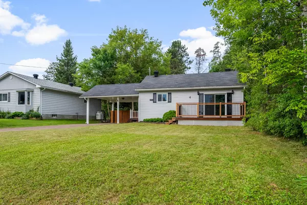 Petawawa, ON K8H 2Y9,4 Biesenthal RD