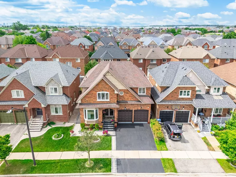 4814 Dunoon DR, Mississauga, ON L5M 7J8