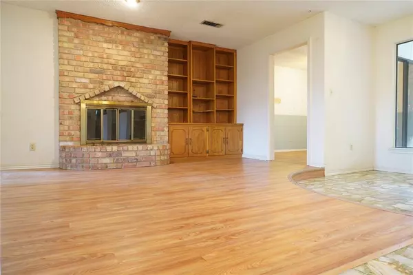 Fort Worth, TX 76103,416 Green River Trail