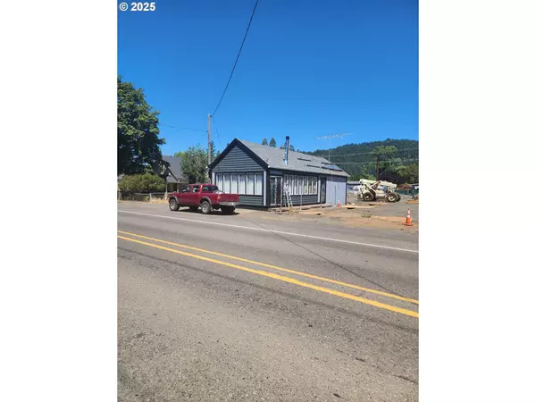 Drain, OR 97435,434 S CEDAR ST