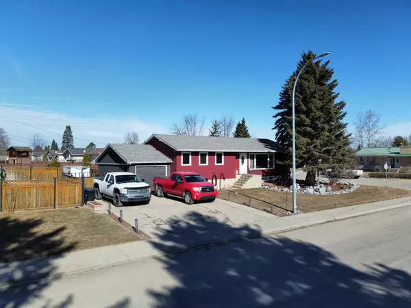 513 Hammond DR S, Fox Creek, AB T0H 1P0