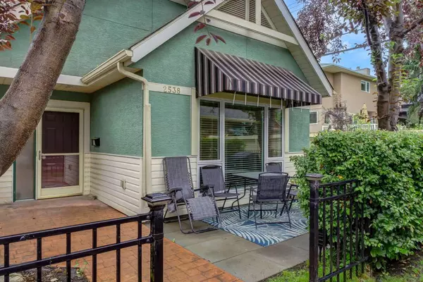 Calgary, AB T3E 7G9,2538 17 AVE SW