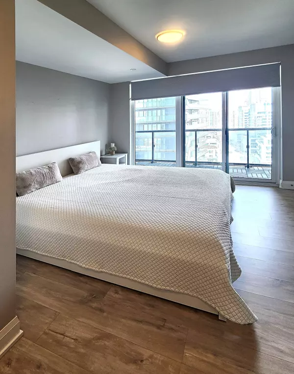 Toronto W06, ON M8V 0C8,56 Annie Craig DR #1402