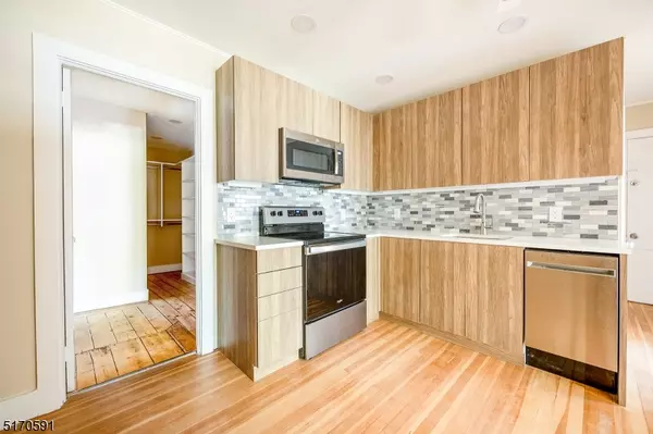 74 Main St, Califon Boro, NJ 07830