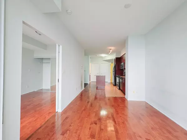 Toronto C01, ON M5J 0A7,55 Bremner BLVD #4005