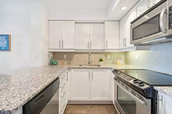 Toronto C01, ON M6K 3R2,65 East Liberty ST #520