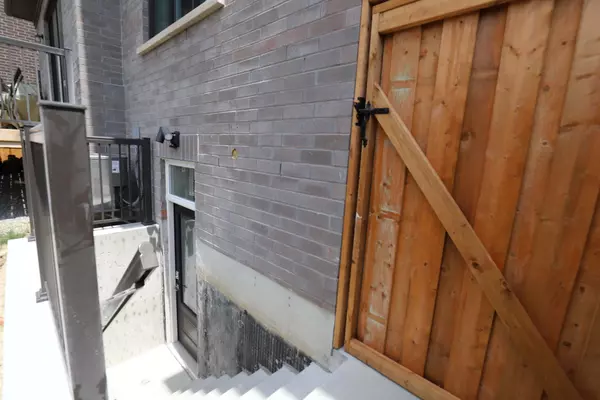 Vaughan, ON L3L 0E8,108 Ballantyne BLVD