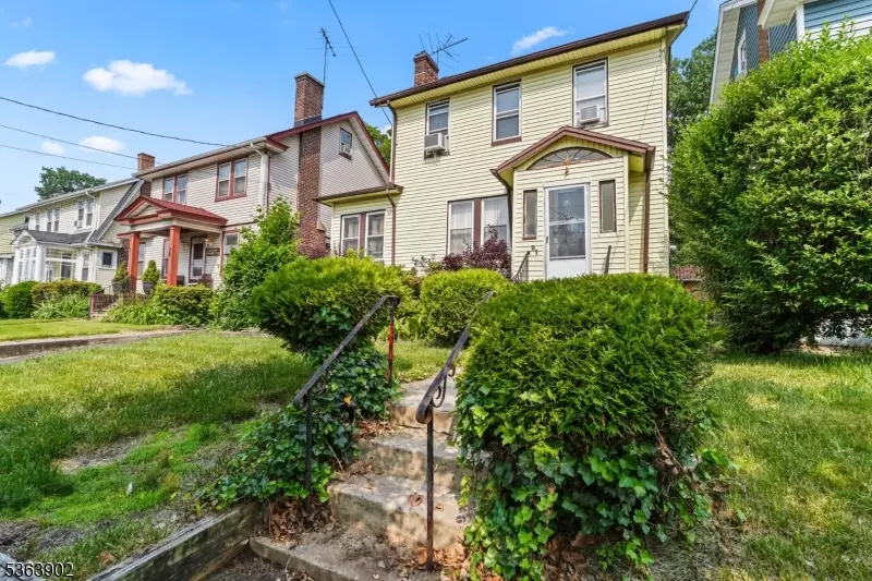 21-23 Eastern Pkwy, Newark City, NJ 07106