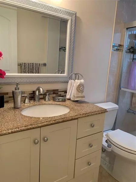 3216 NE 13th St #4, Pompano Beach, FL 33062