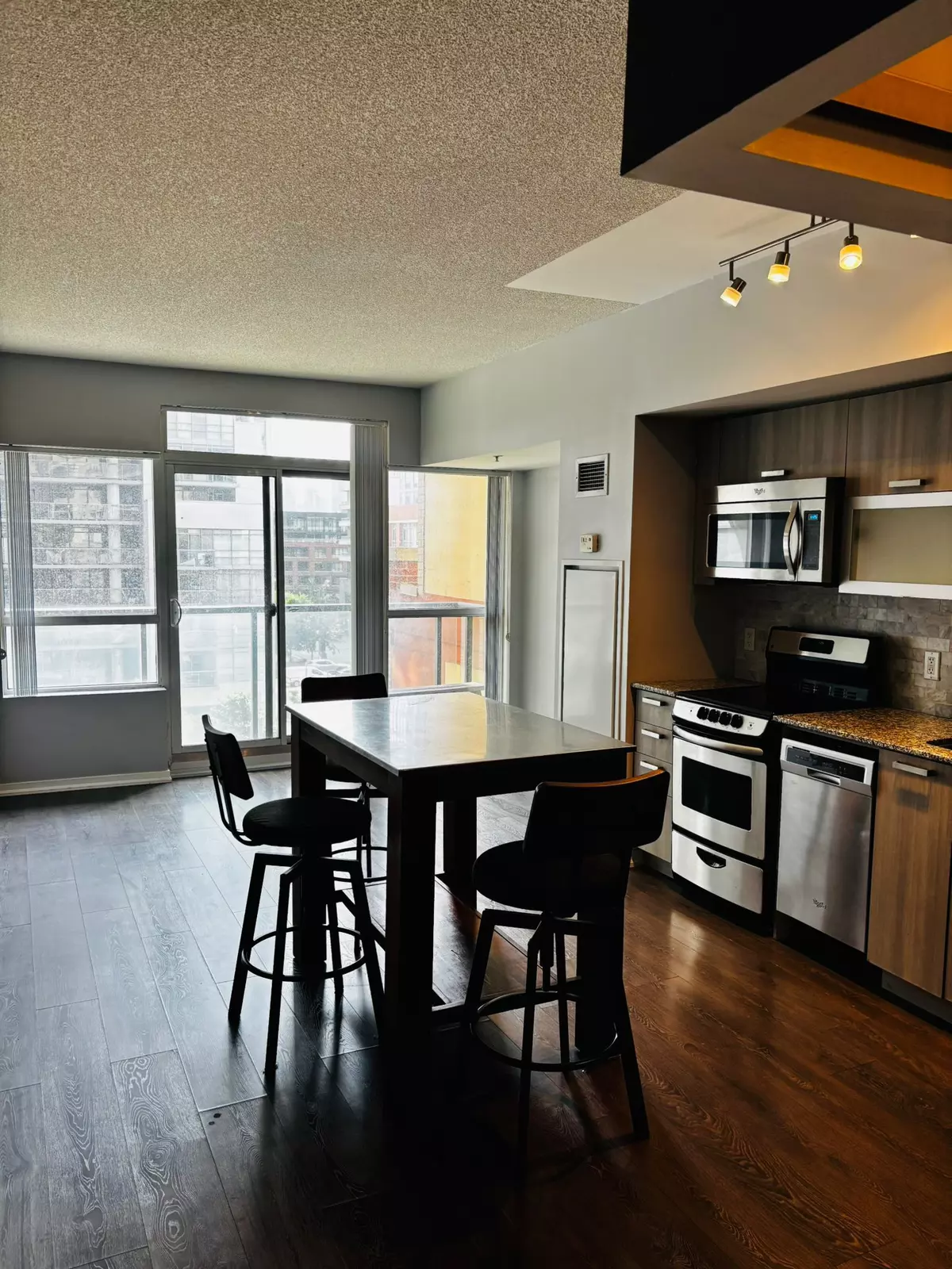 Toronto C01, ON M6J 0A2,68 Abell ST #620