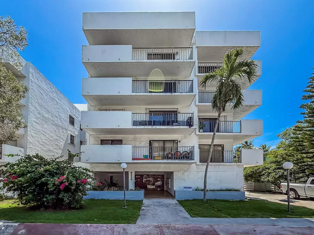 Miami Beach, FL 33141,8255 Abbott Ave #305