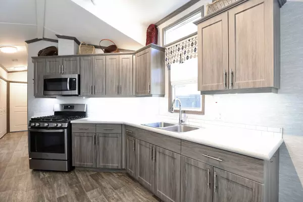 Scugog, ON L9L 1B4,225 Platten BLVD #819