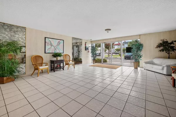Lauderhill, FL 33313,4881 NW 22nd St #B12