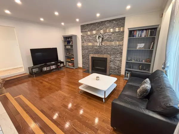 Richmond Hill, ON L4C 6Y9,82 Windermere CRES S
