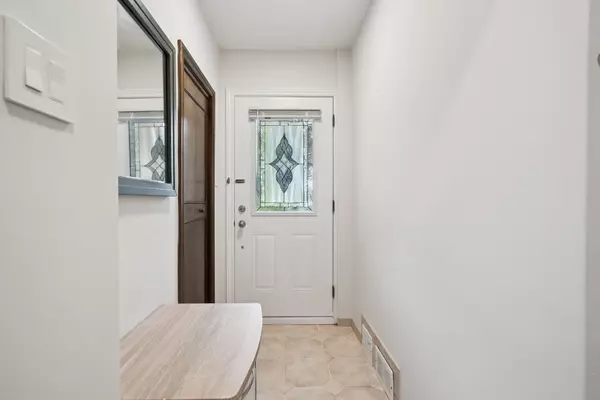 Toronto W04, ON M6A 1V1,53 Cartwright AVE