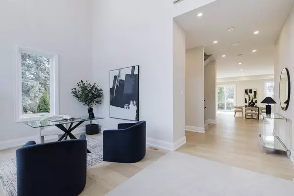 Oakville, ON L6L 2A9,2346 Rebecca ST