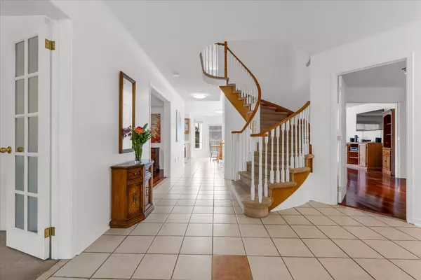 Oakville, ON L6M 3C8,1364 Tinsmith LN