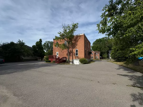 Kawartha Lakes, ON K9V 4A9,132 William ST N