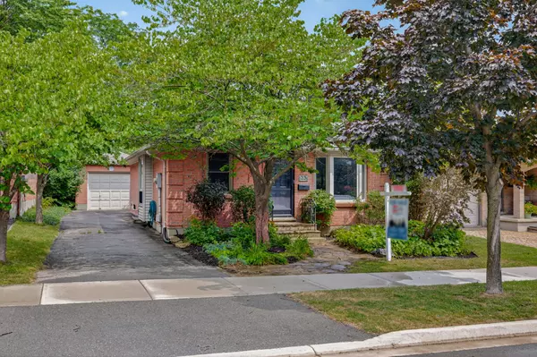 23 Dundee CT, London South, ON N6C 5E4