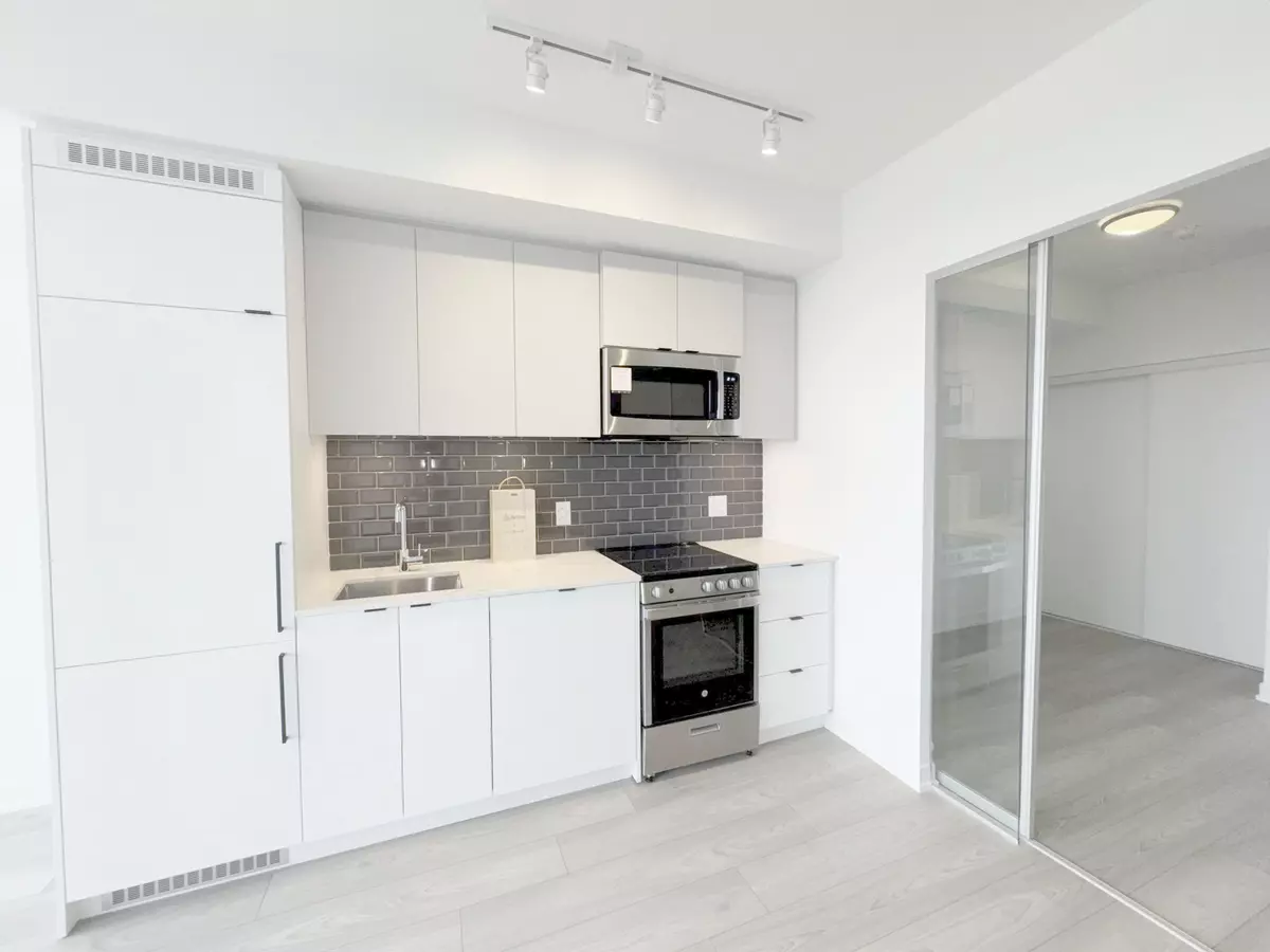Toronto W01, ON M6K 0J2,285 Dufferin ST #914